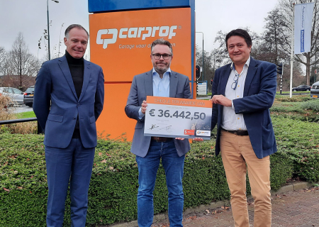 CarProf schenkt € 36.422,50 voor hulp aan jonge verkeersslachtoffers